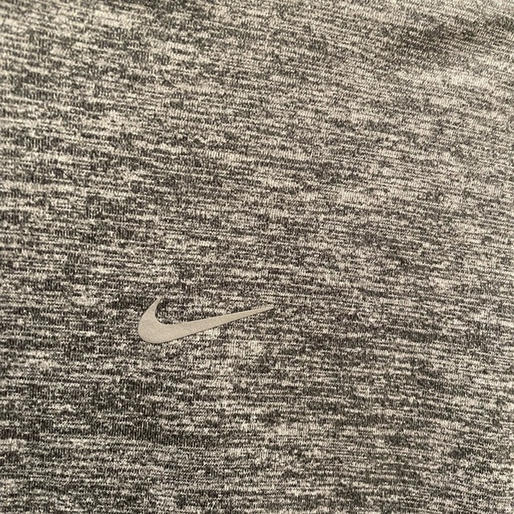 Nike womens dri-fit quarter zip heather gray with thumb holes size M. Never worn - Picture 3 of 12